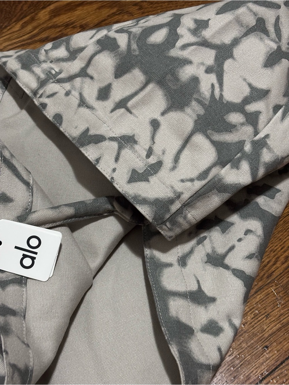 ALO Yoga Gray Camouflage Logo Tote - Picture 3 of 6